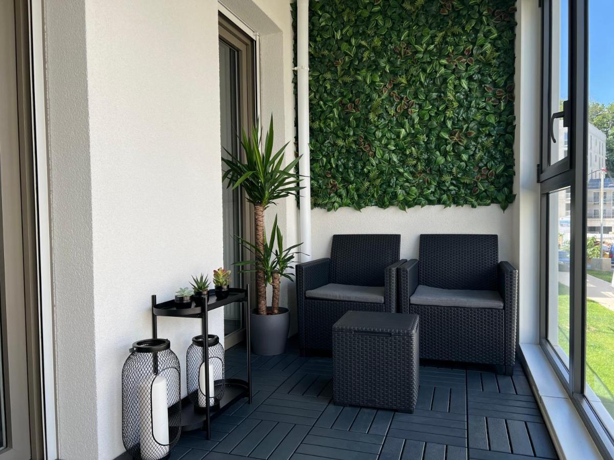 Appartement Avec Son Jardin D'Hiver Poissy Exterior photo